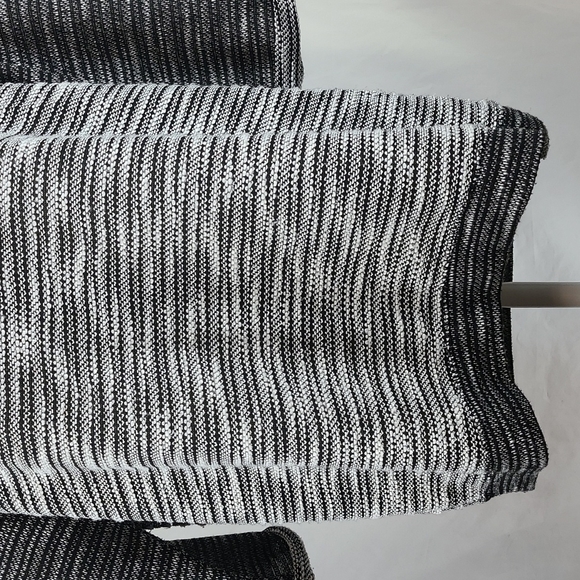 H & M Sweatshirt - Picture 4 of 13